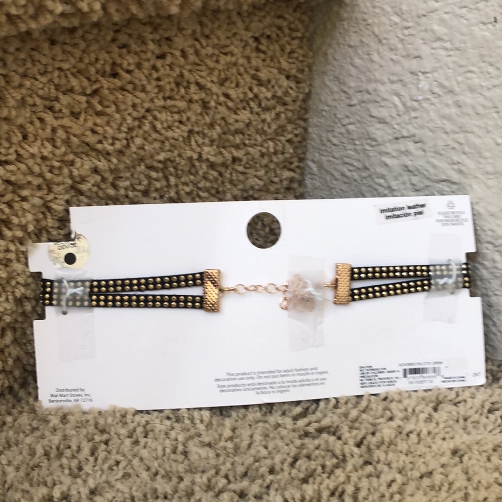 Choker - Picture 2 of 5